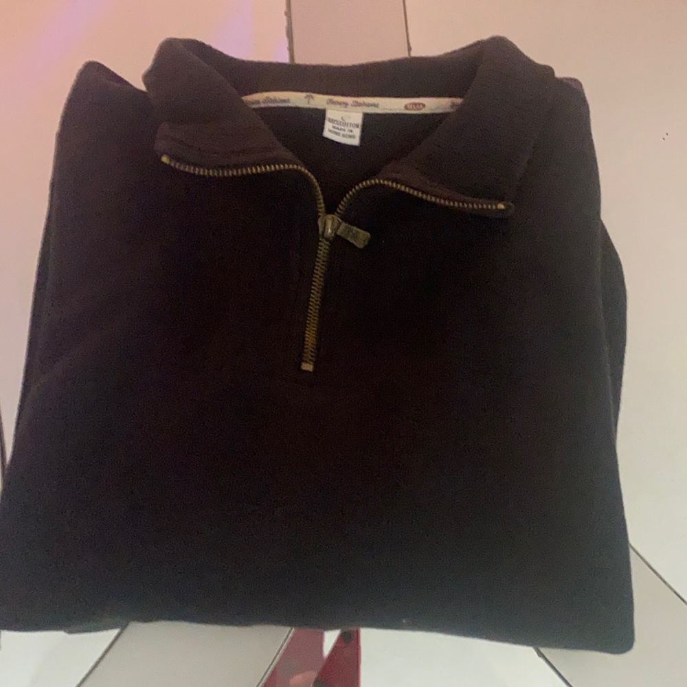 gently used pull over zipper Tommy Bahama🔥🔥